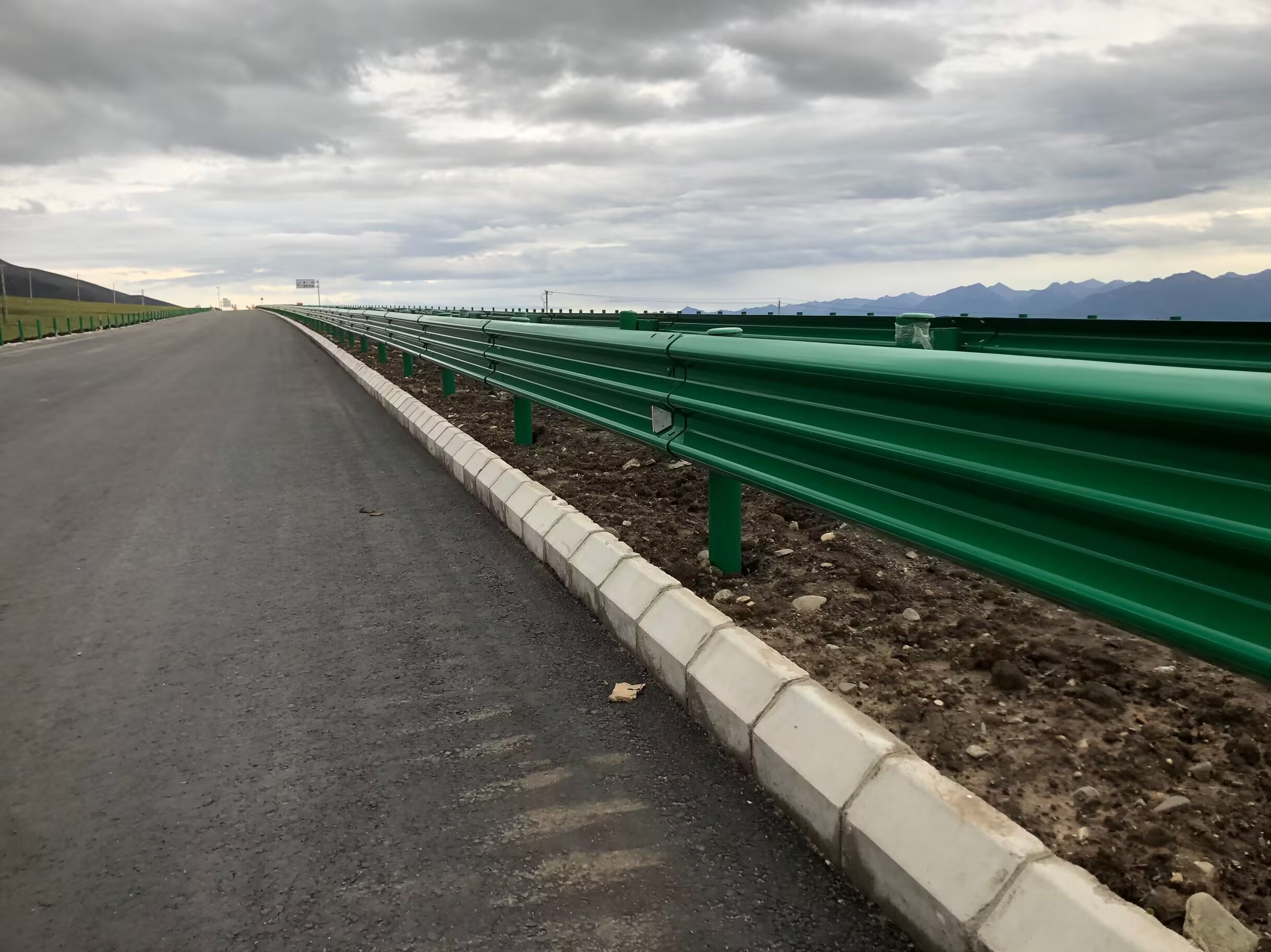 日喀则市乡村公路波形护栏三波波形护栏 - 推荐